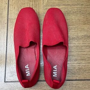 Mia Red Stretchy Fats Size 8 Women’s NWOT